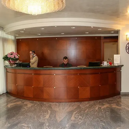מלון Gallia Palace 4*