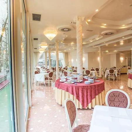 מלון Gallia Palace 4*