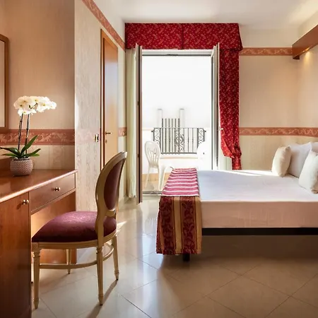 מלון Gallia Palace 4*
